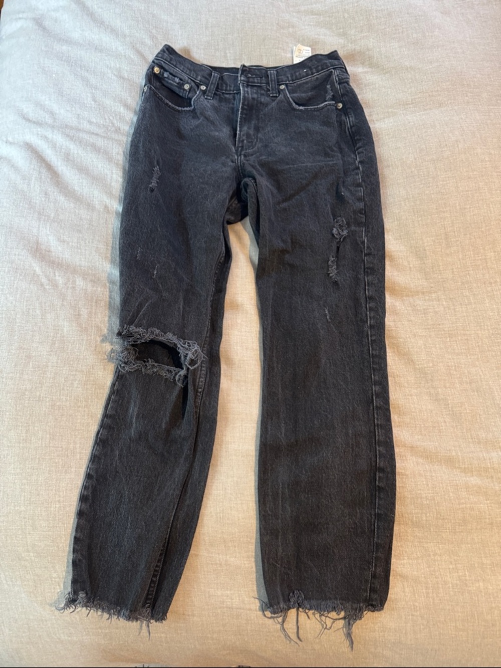 Abercrombie & Fitch The Mom High Rise Distressed Jeans size 27/4